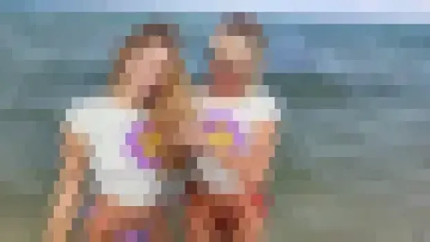 ビーチバニーのブロンド美女クロエ・カプリ&クロエ・テンプルが、パパ活オヤジの目の前で寝取られ3P