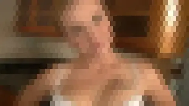 ブロンド娘の手コキとフェラチオ