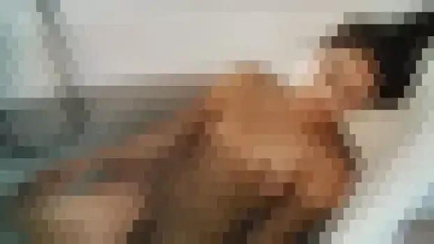ベビーシッターのサラが彼女を雇った夫婦セックスを覗きを見ながらオナニー