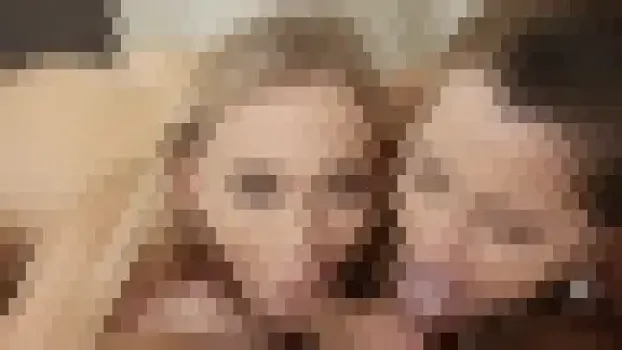 レズプレイに参加する巨根男性