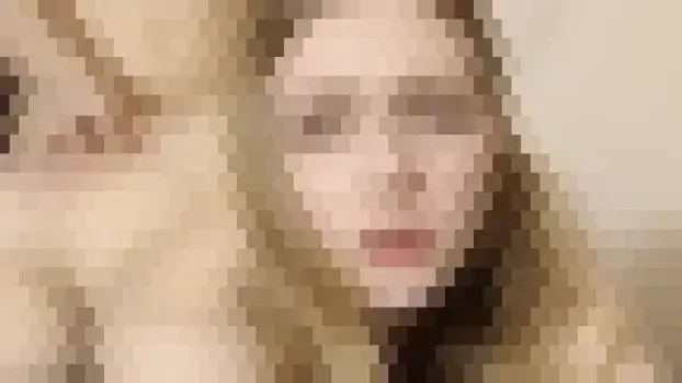 美女が綺麗な足で足コキしてくれる