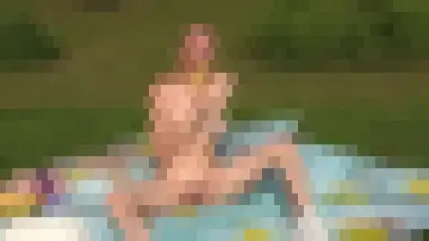 美裸体の金髪天使が野外オナニー撮影会